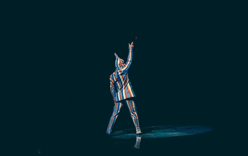 Los beneficios del Clown en el crecimiento personal y empresarial raphael maksian ANKC6i nTb4 unsplash scaled
