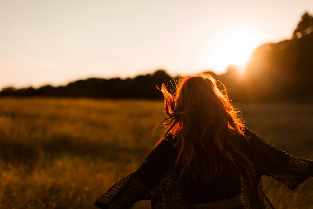 Cómo ser protagonistas de nuestra vida: Vive, siente, experimenta y disfruta cada momento. sasha freemind frq5Q6Ne9k4 unsplash scaled