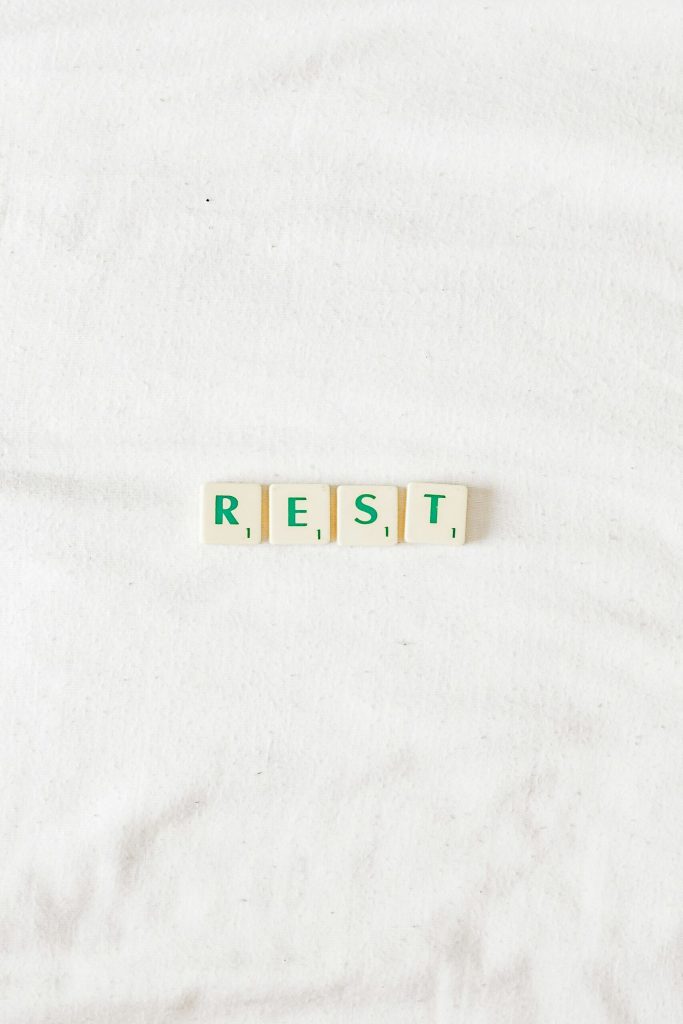 La importancia del descanso para la creatividad y la productividad sincerely media CWL6tTDN31w unsplash scaled